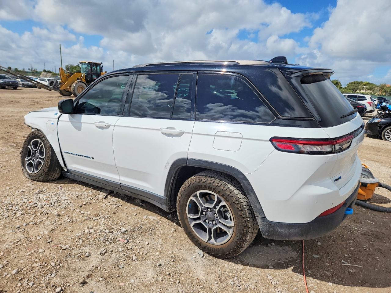 2022 JEEP GRAND CHEROKEE TRAILHAWK 4XE photo 4