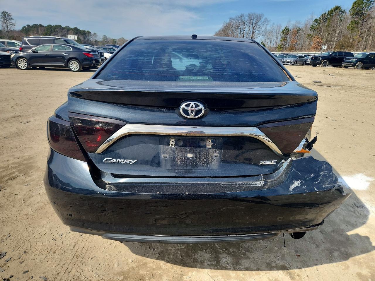 2015 TOYOTA CAMRY XSE photo 16