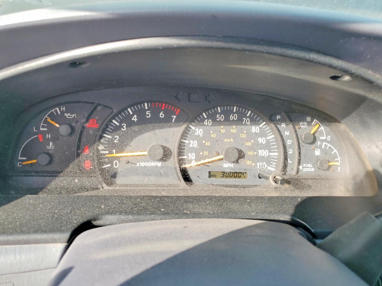 2002 TOYOTA TUNDRA SR5 V8 photo 17
