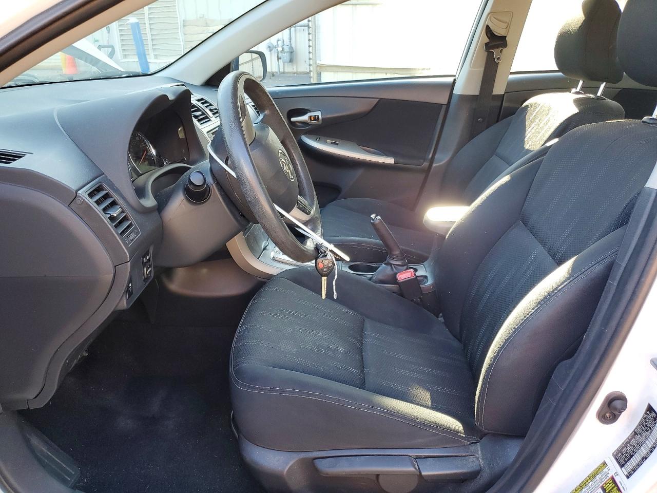 2013 TOYOTA COROLLA S photo 13