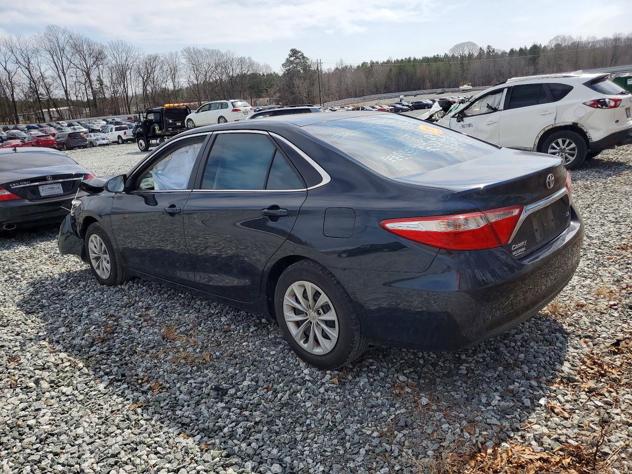 2015 TOYOTA CAMRY LE photo 4