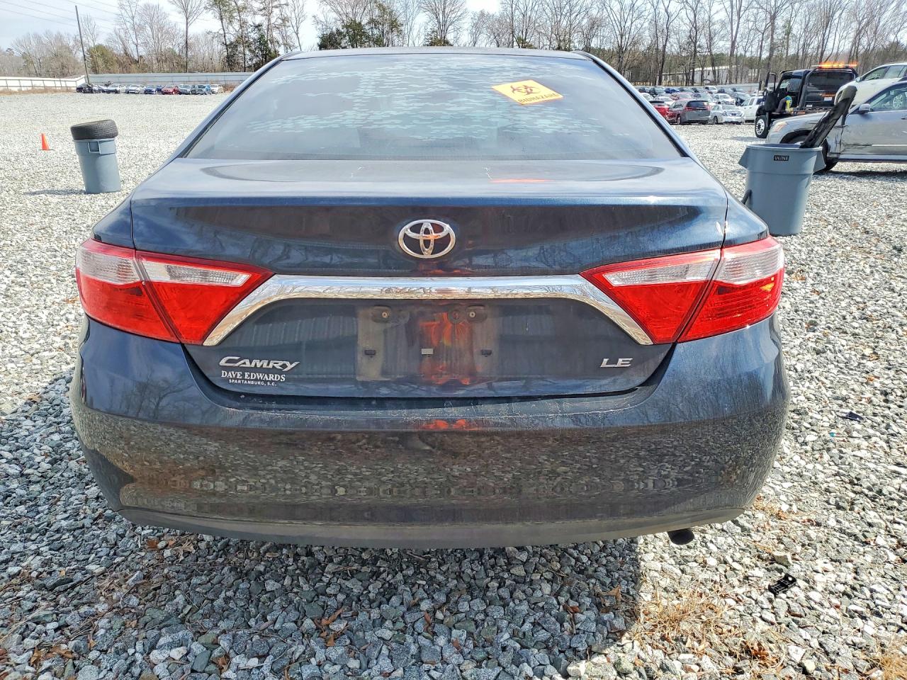 2015 TOYOTA CAMRY LE photo 16