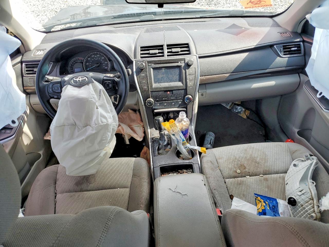 2015 TOYOTA CAMRY LE photo 22