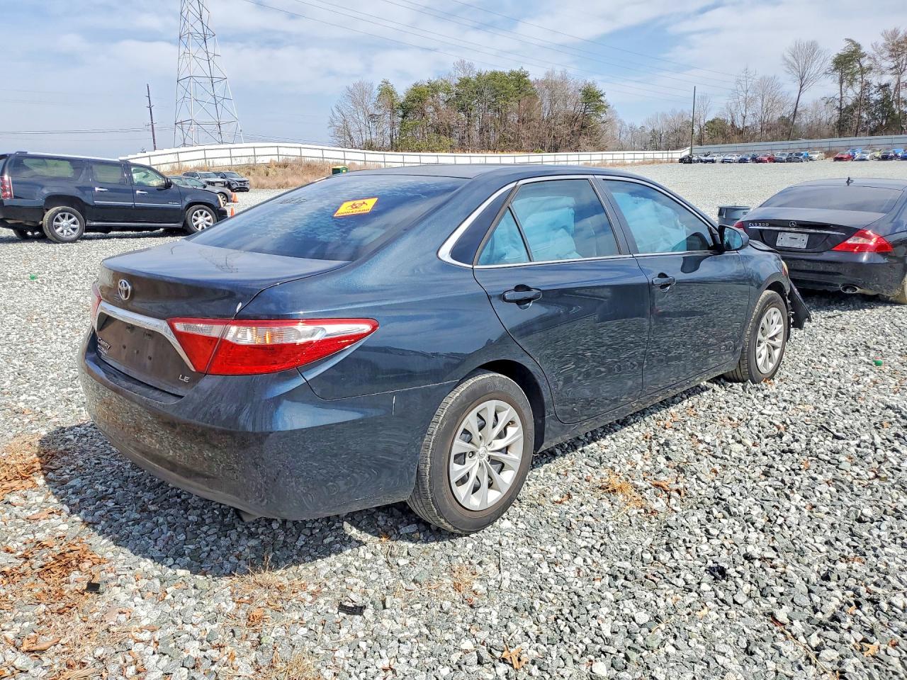 2015 TOYOTA CAMRY LE photo 7