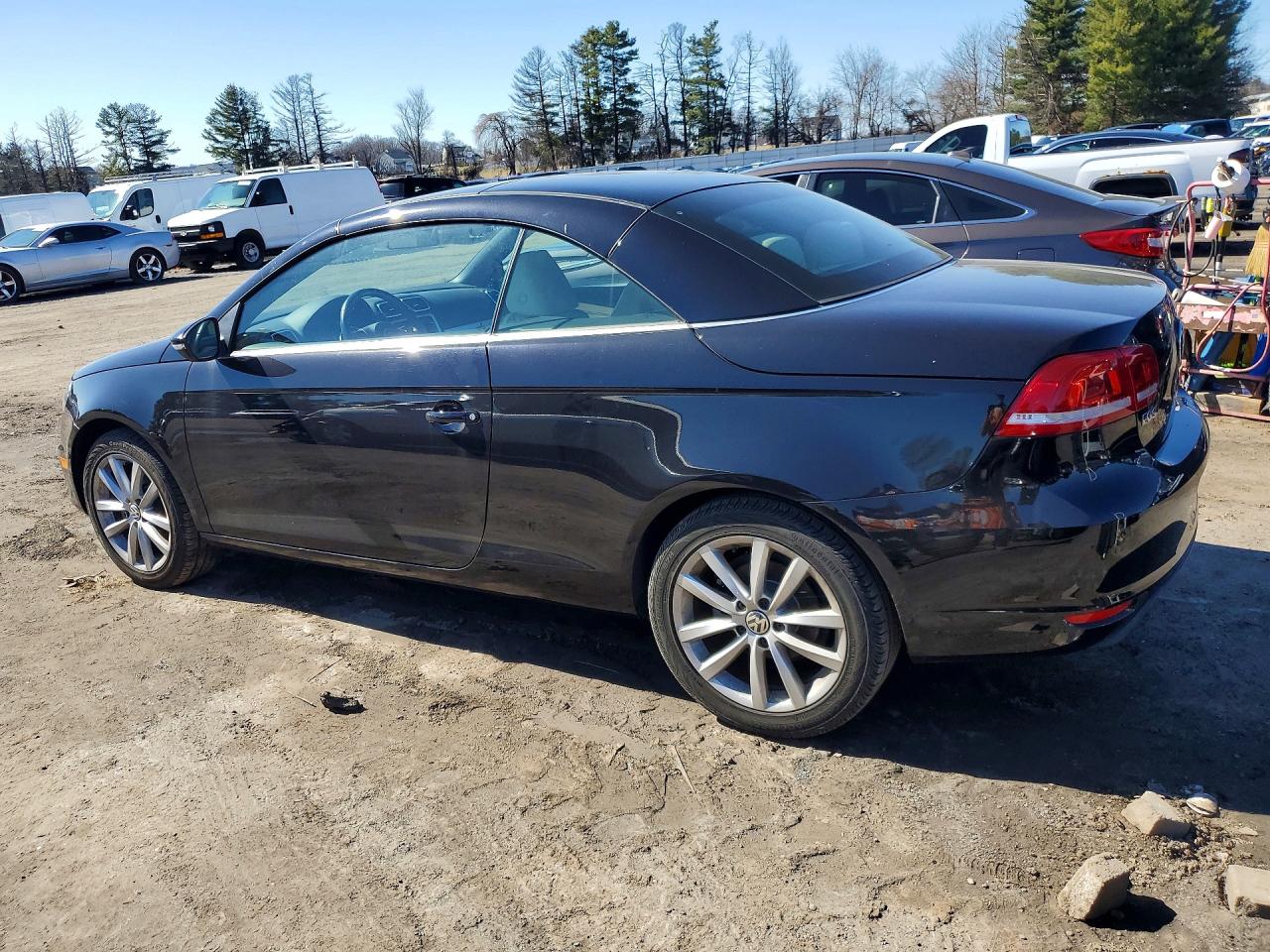 2016 VOLKSWAGEN EOS KOMFORT photo 2