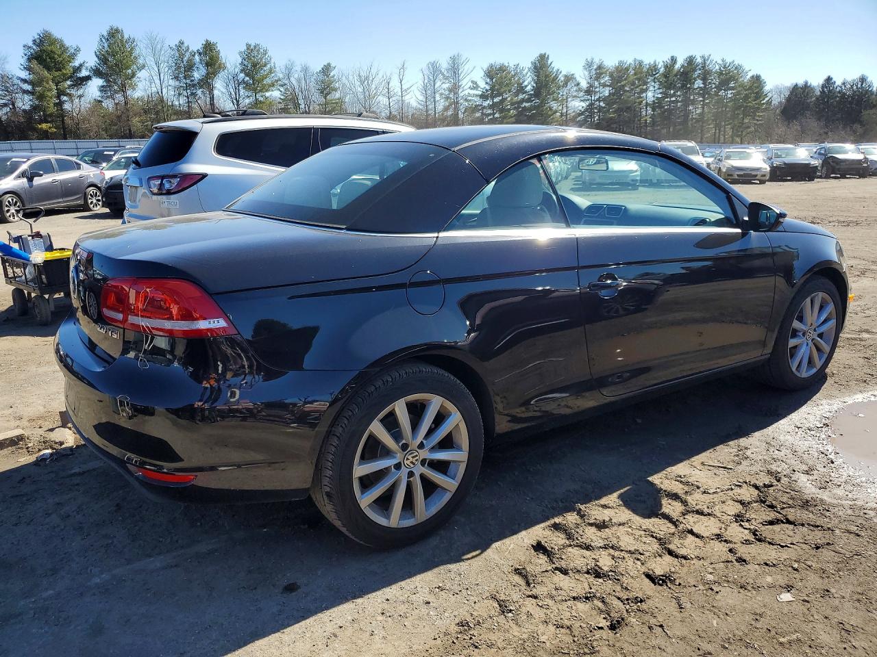 2016 VOLKSWAGEN EOS KOMFORT photo 3