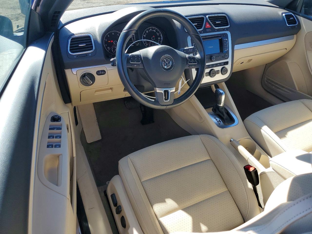 2016 VOLKSWAGEN EOS KOMFORT photo 8