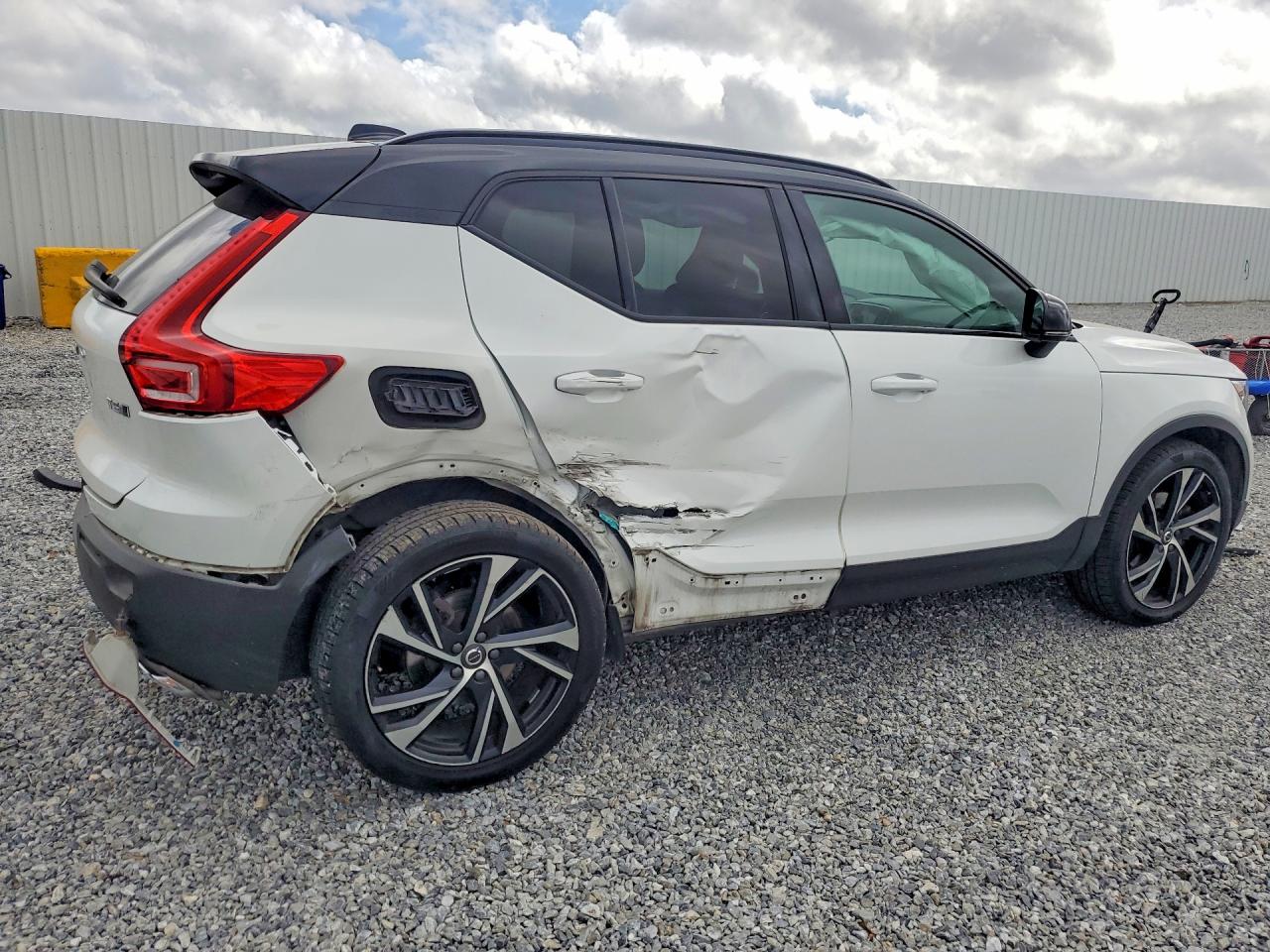 2019 VOLVO XC40 T5 R-DESIGN photo 5