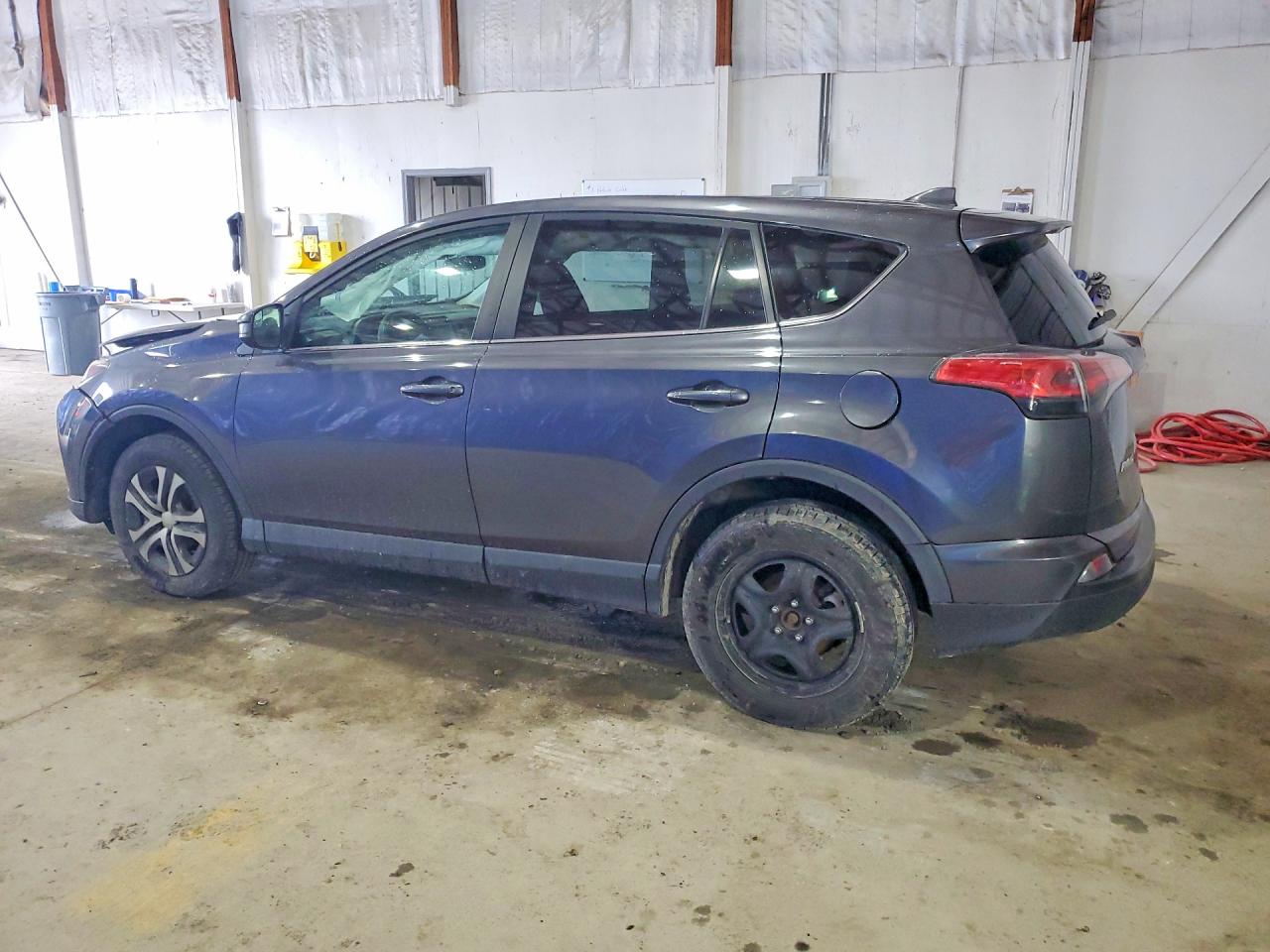 2018 TOYOTA RAV4 LE photo 4
