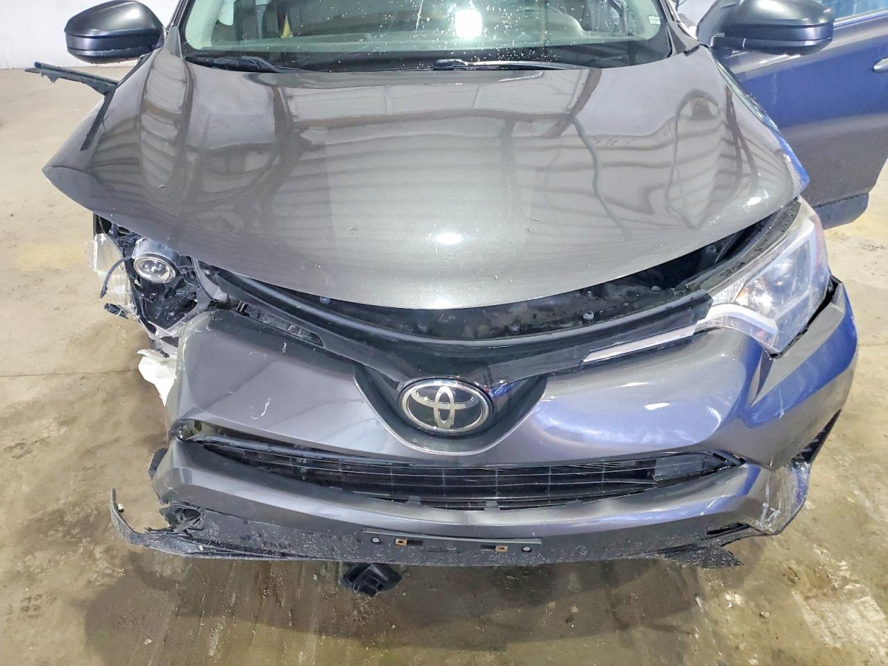 2018 TOYOTA RAV4 LE photo 34