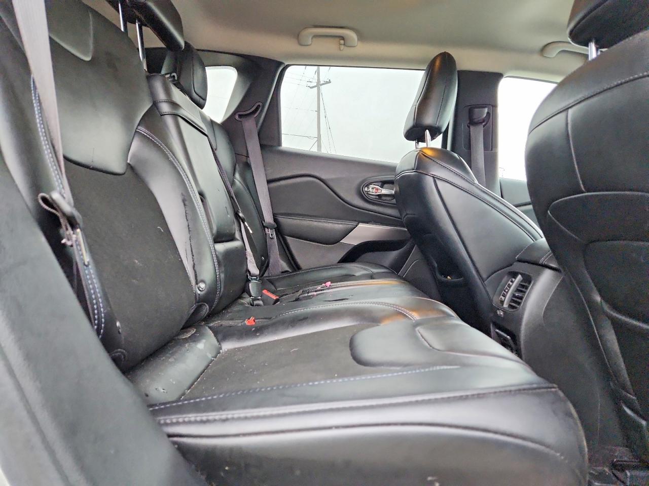 2019 JEEP CHEROKEE LATITUDE PLUS photo 19
