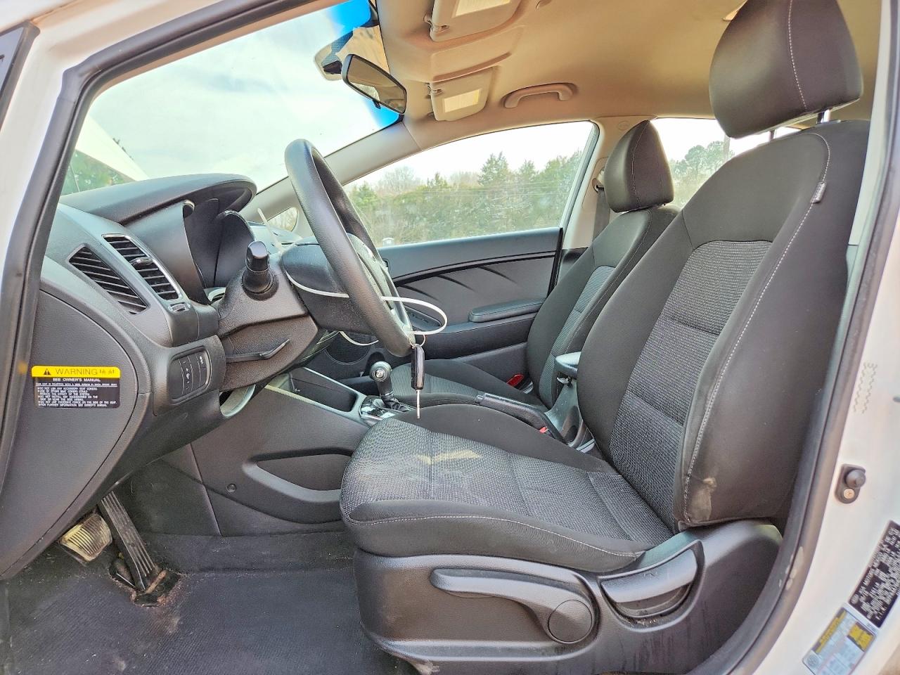 2017 KIA FORTE LX photo 13