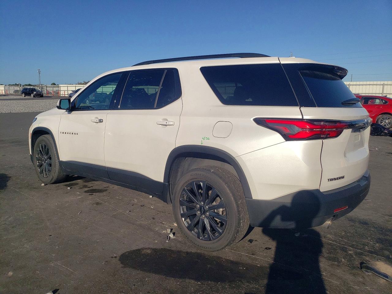 2023 CHEVROLET TRAVERSE RS photo 3