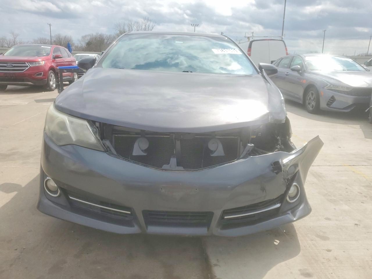 2014 TOYOTA CAMRY SE photo 9