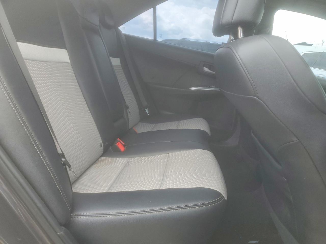 2014 TOYOTA CAMRY SE photo 19