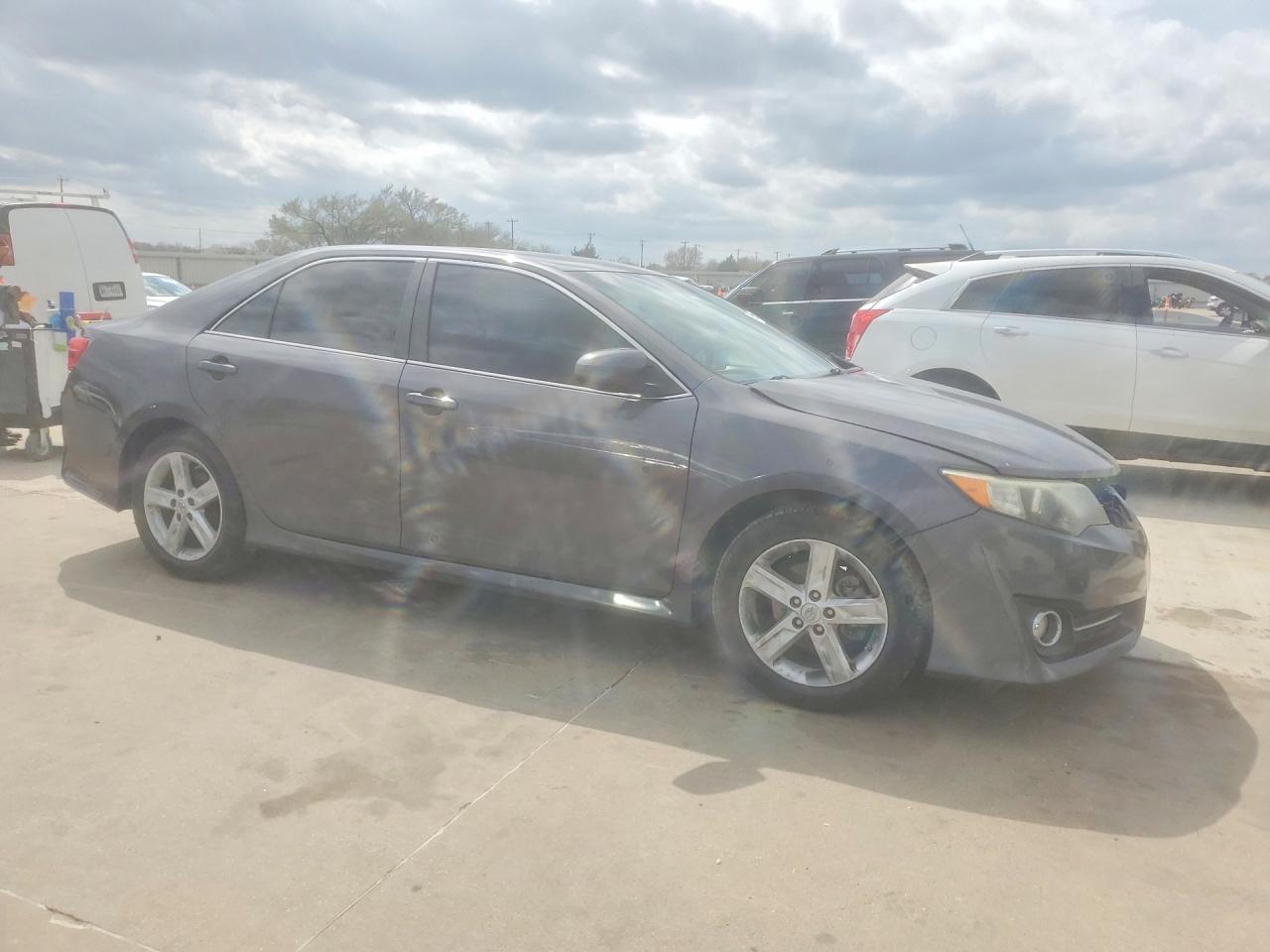2014 TOYOTA CAMRY SE photo 7