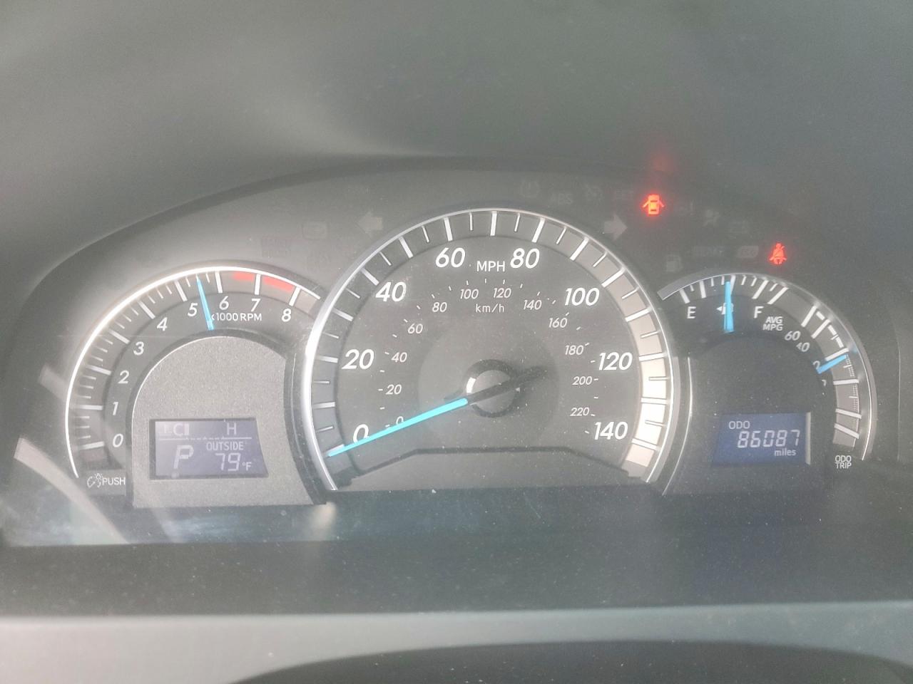 2014 TOYOTA CAMRY SE photo 17