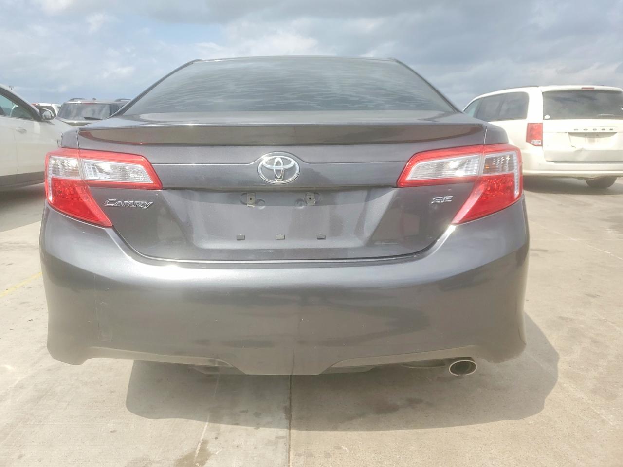 2014 TOYOTA CAMRY SE photo 11