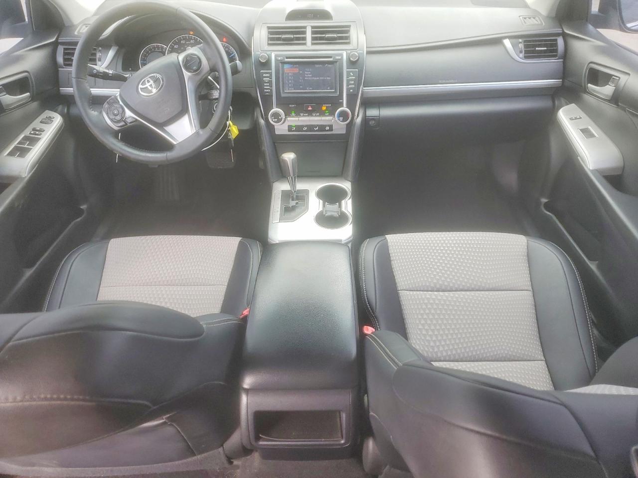 2014 TOYOTA CAMRY SE photo 15
