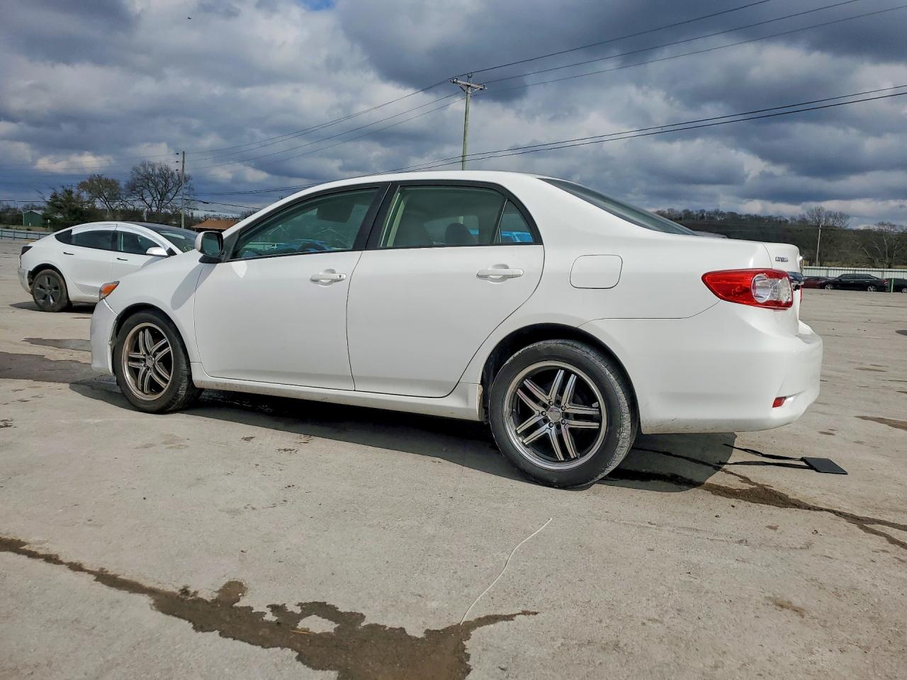 2011 TOYOTA COROLLA LE photo 3