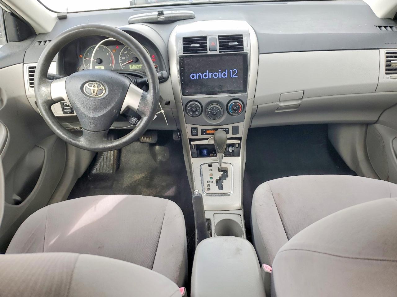 2011 TOYOTA COROLLA LE photo 15