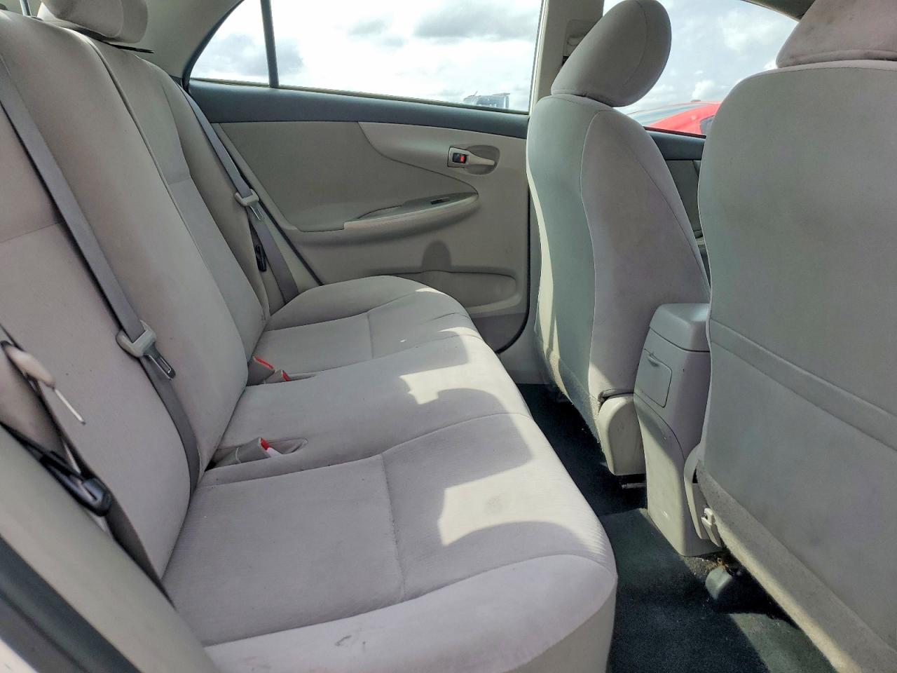 2011 TOYOTA COROLLA LE photo 19