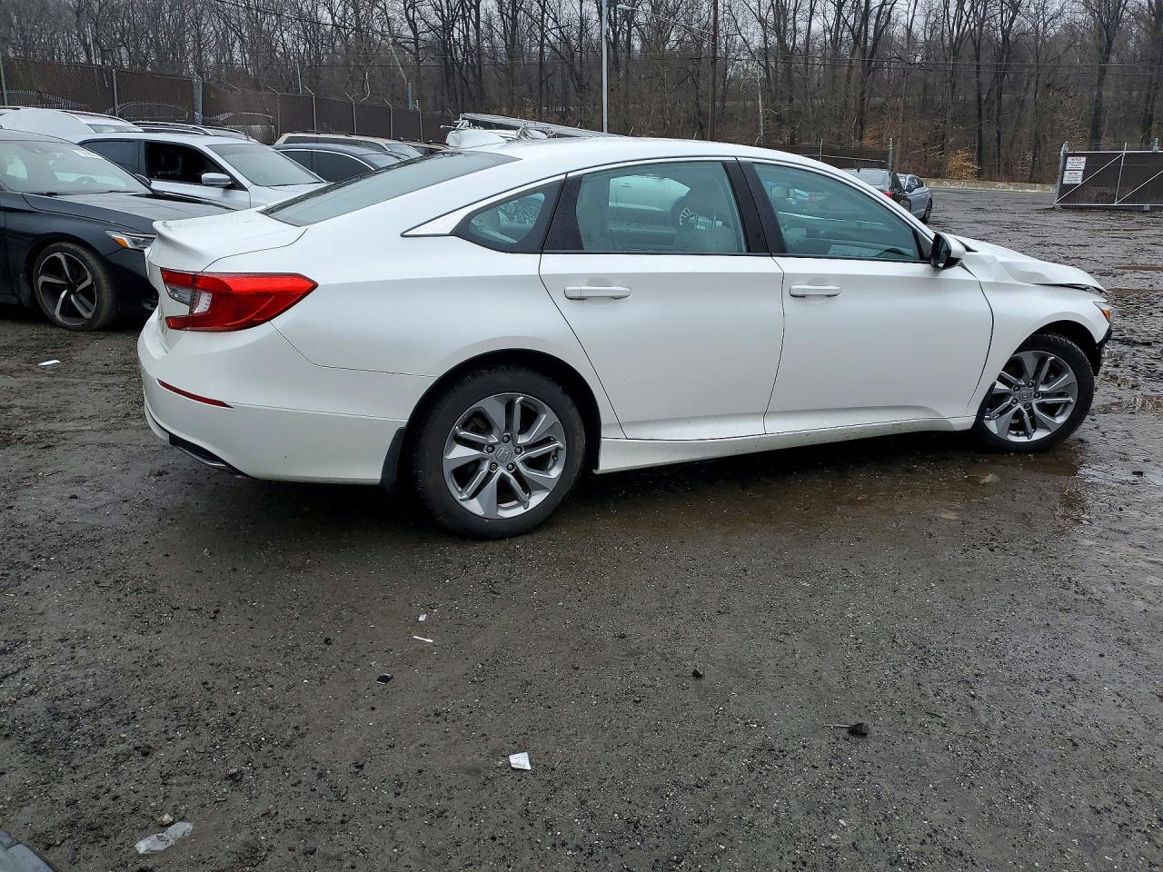 2018 HONDA ACCORD LX photo 5