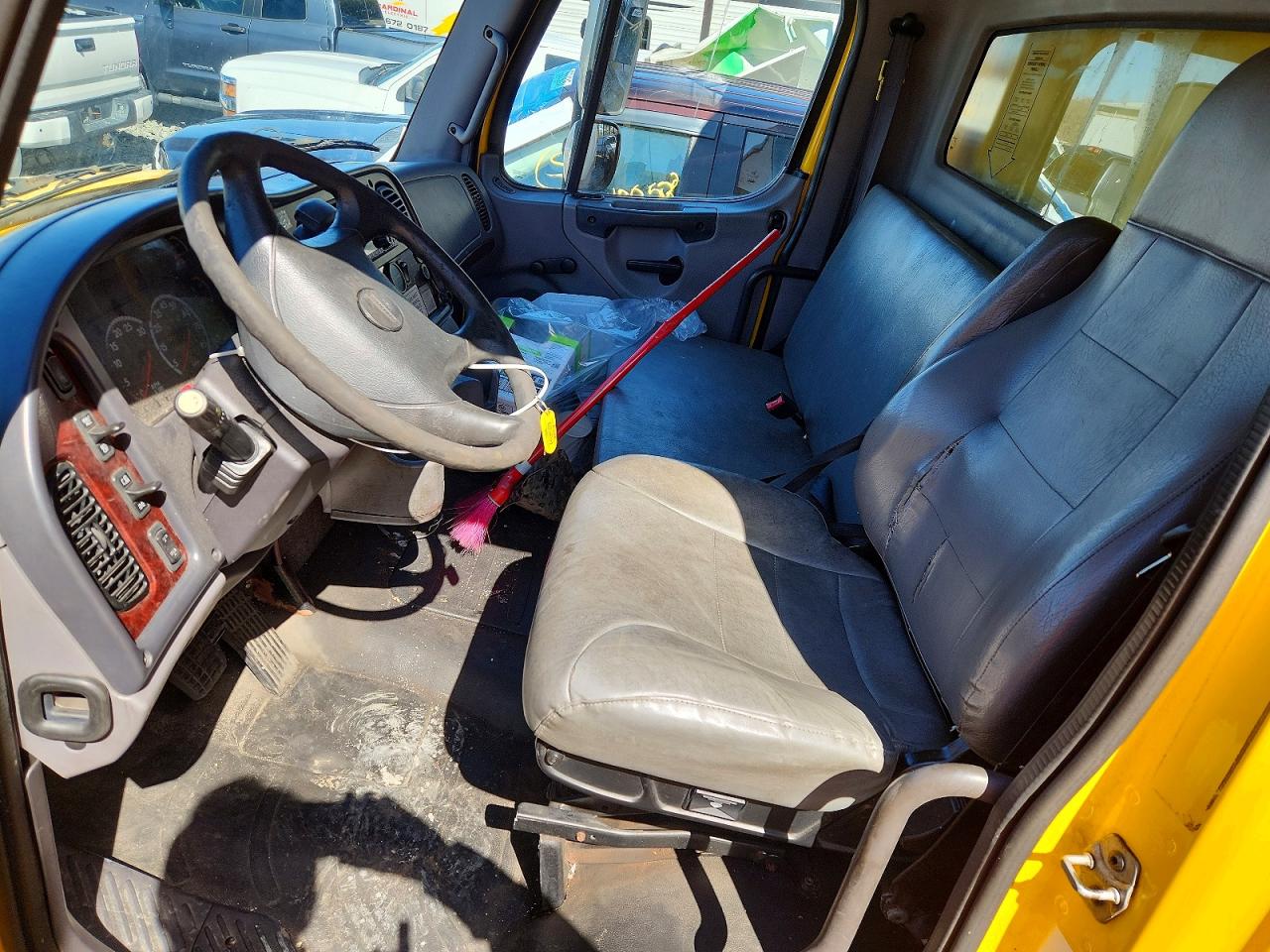 2017 FREIGHTLINER BUSINESS CLASS M2 BOX TRUCK photo 19