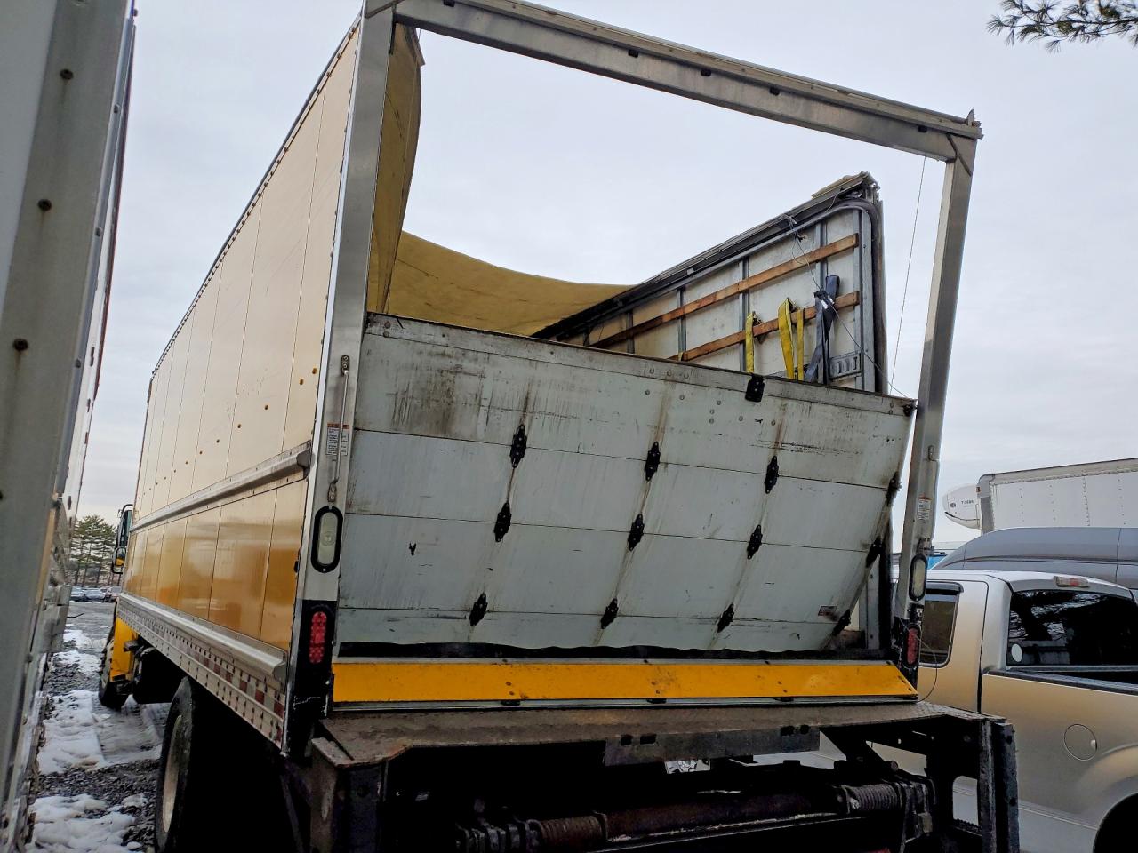 2017 FREIGHTLINER BUSINESS CLASS M2 BOX TRUCK photo 4