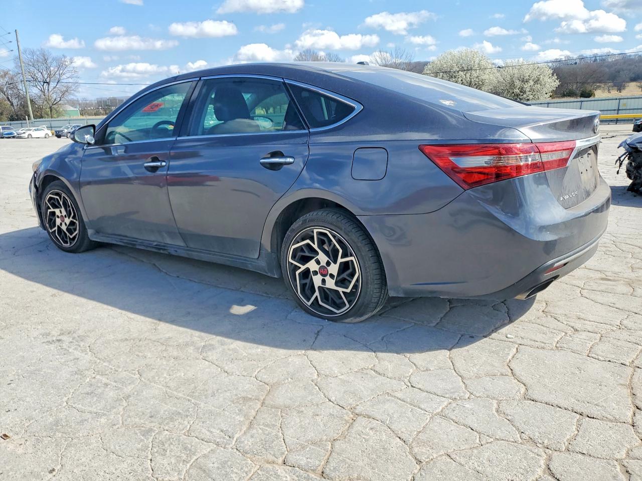 2016 TOYOTA AVALON XLE photo 2
