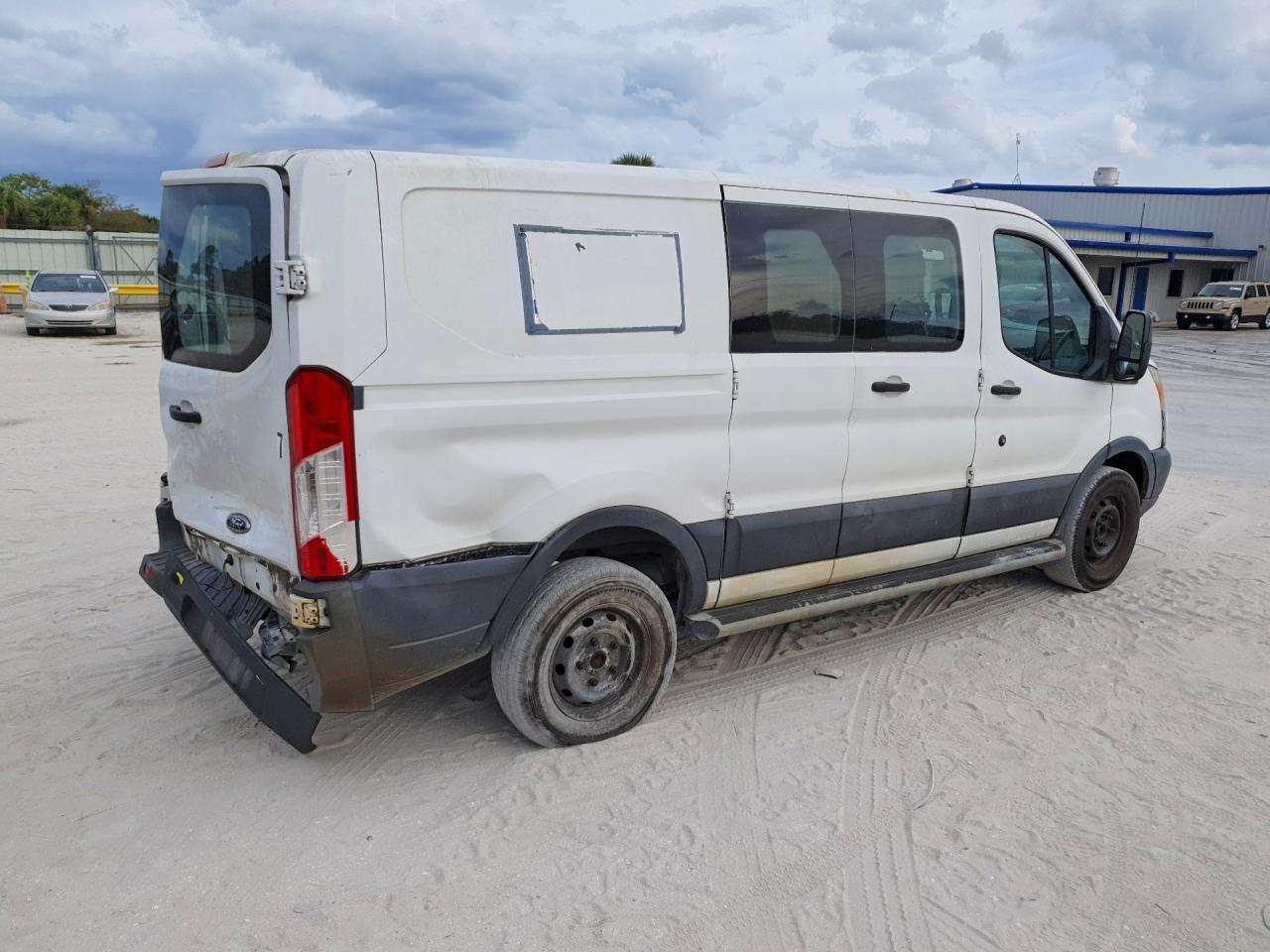 2017 FORD TRANSIT 250 UTILITY / SERVICE VAN photo 3