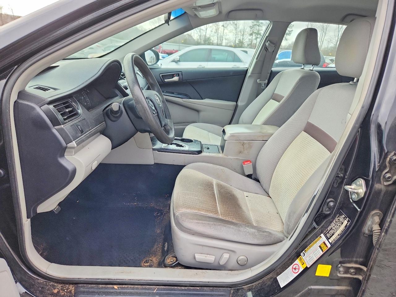 2013 TOYOTA CAMRY LE photo 13