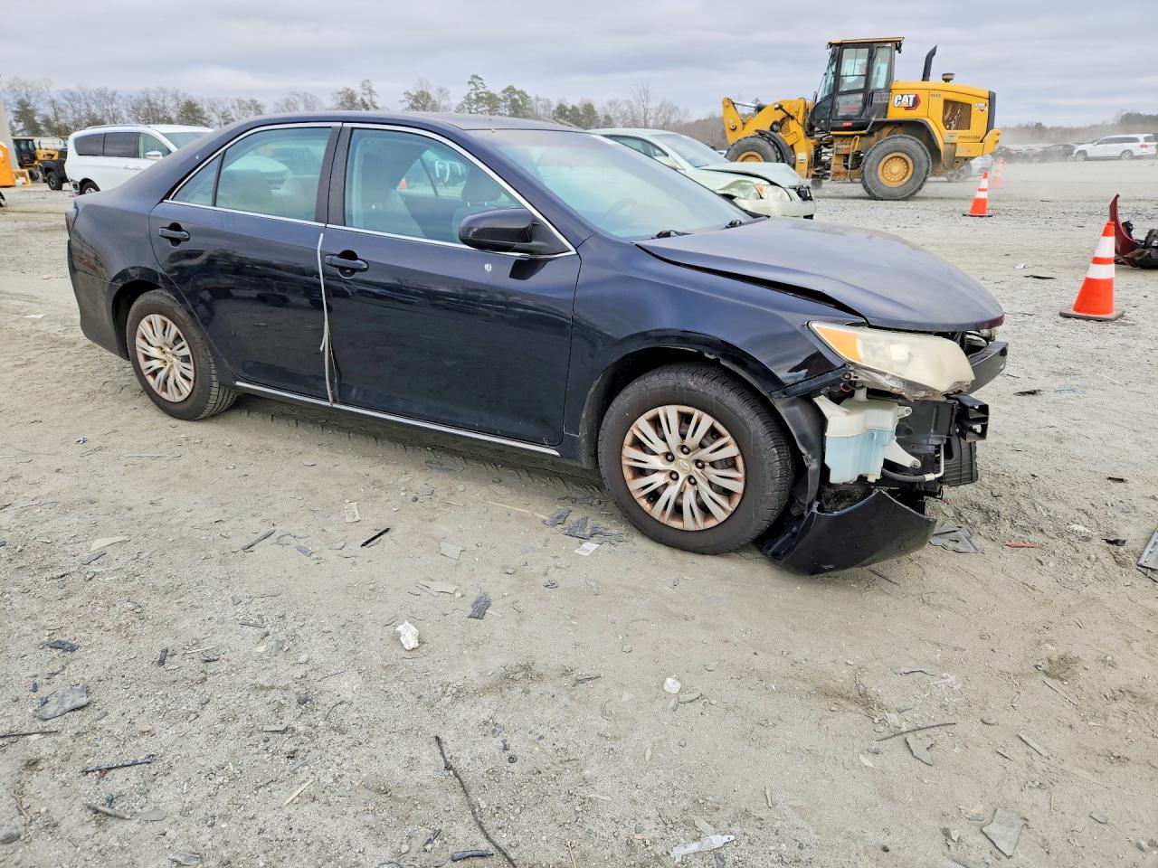 2013 TOYOTA CAMRY LE photo 7