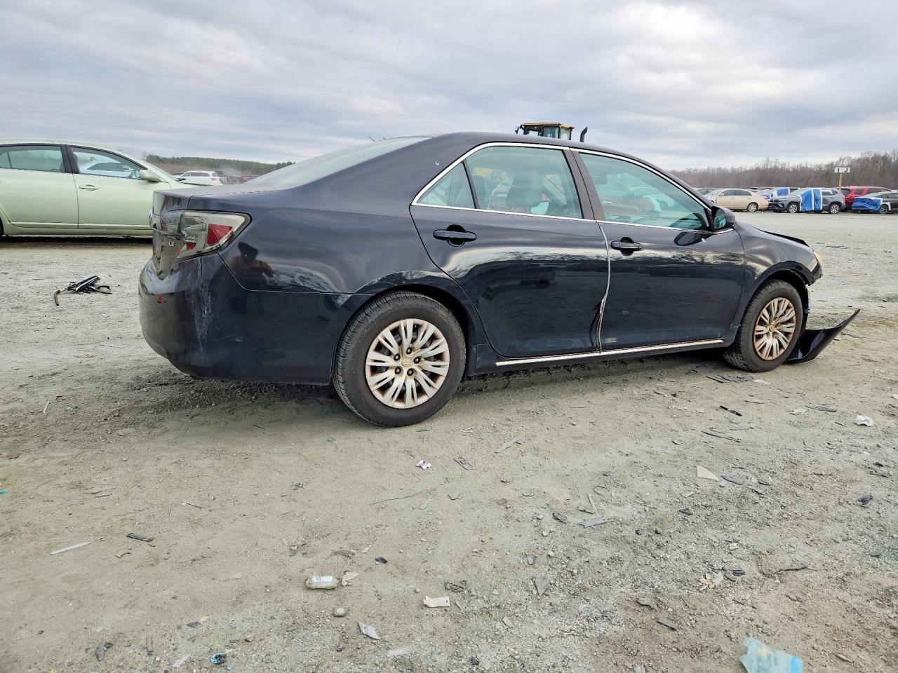 2013 TOYOTA CAMRY LE photo 5