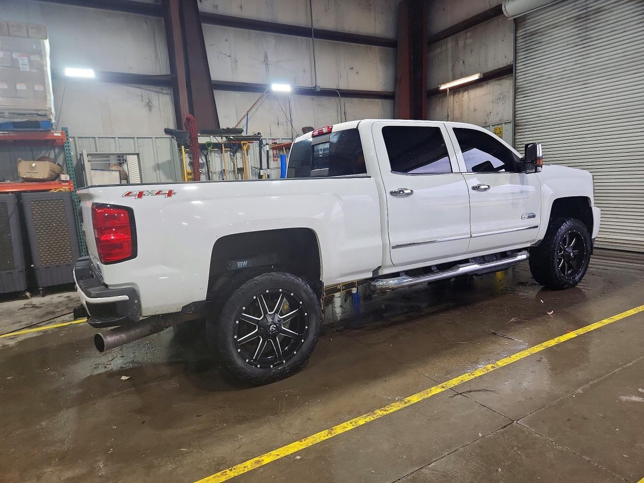 2017 CHEVROLET SILVERADO K2500 HIGH COUNTRY photo 5