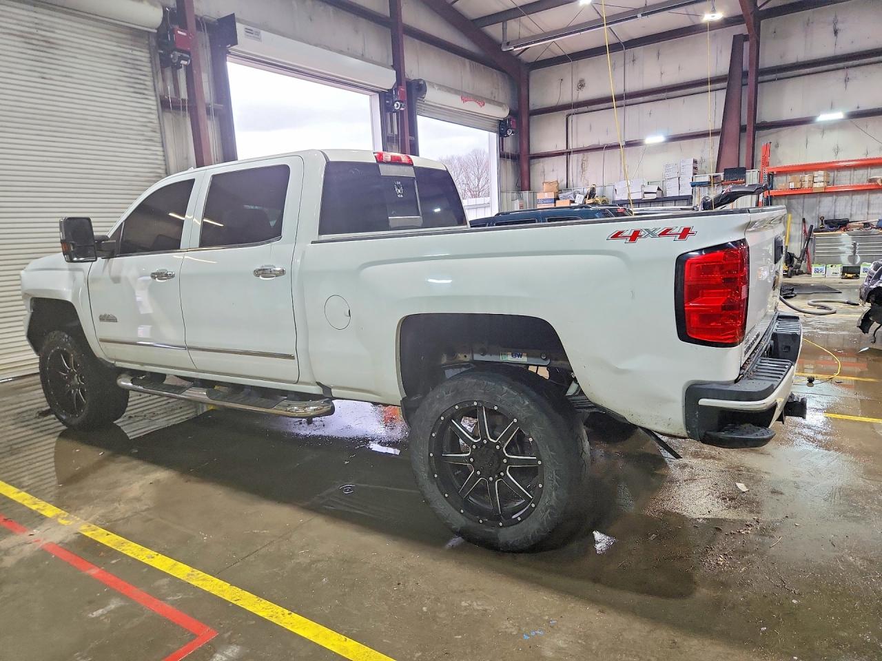 2017 CHEVROLET SILVERADO K2500 HIGH COUNTRY photo 3