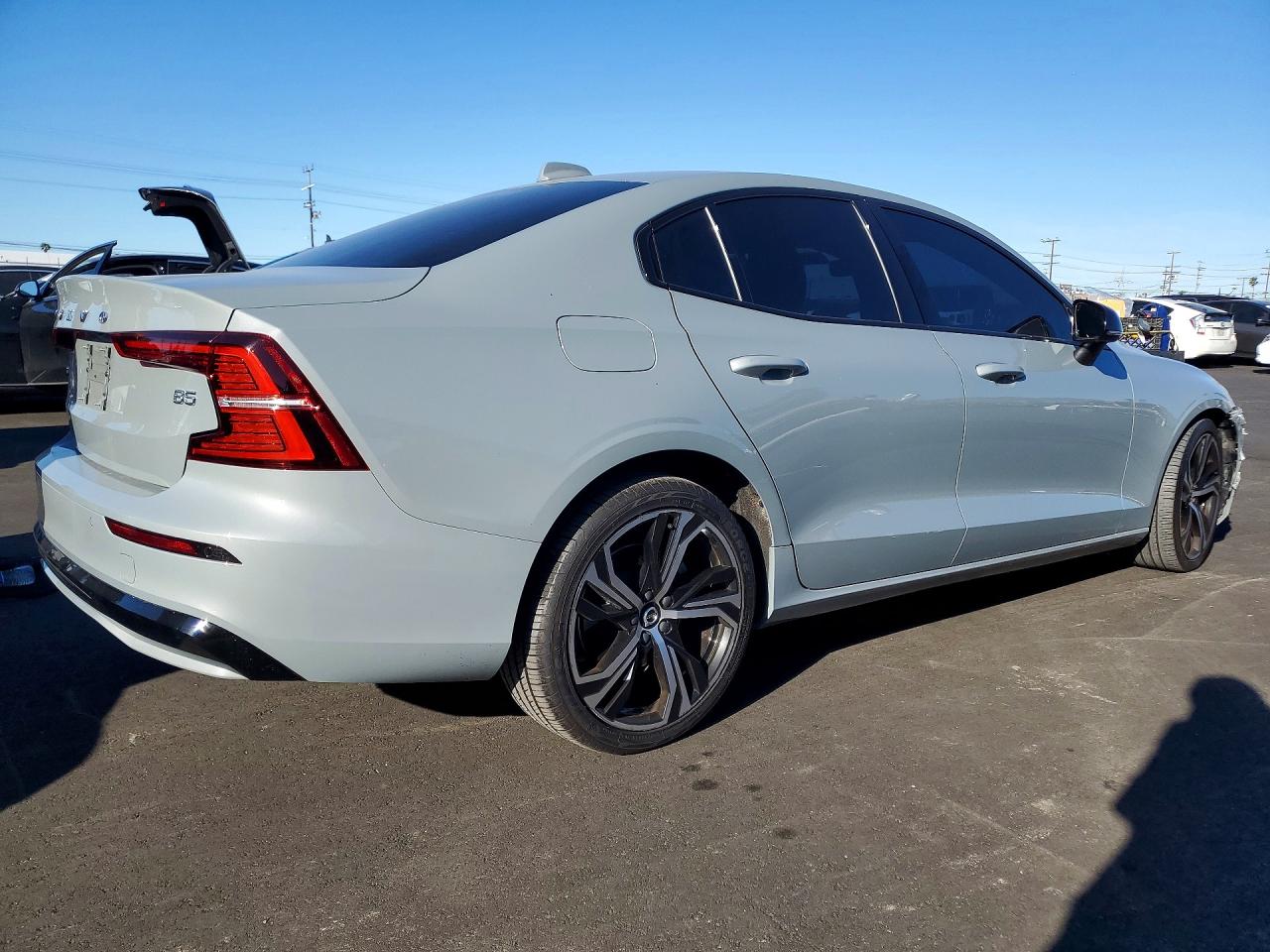 2024 VOLV S60 photo 7