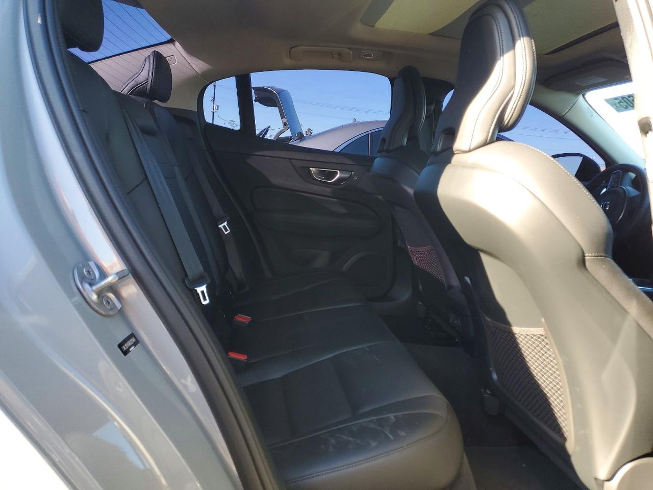 2024 VOLV S60 photo 28