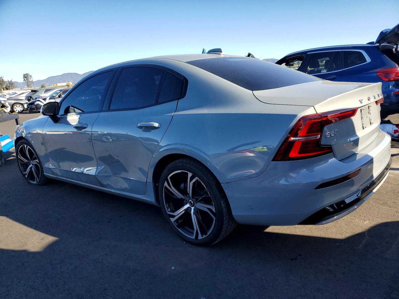 2024 VOLV S60 photo 4