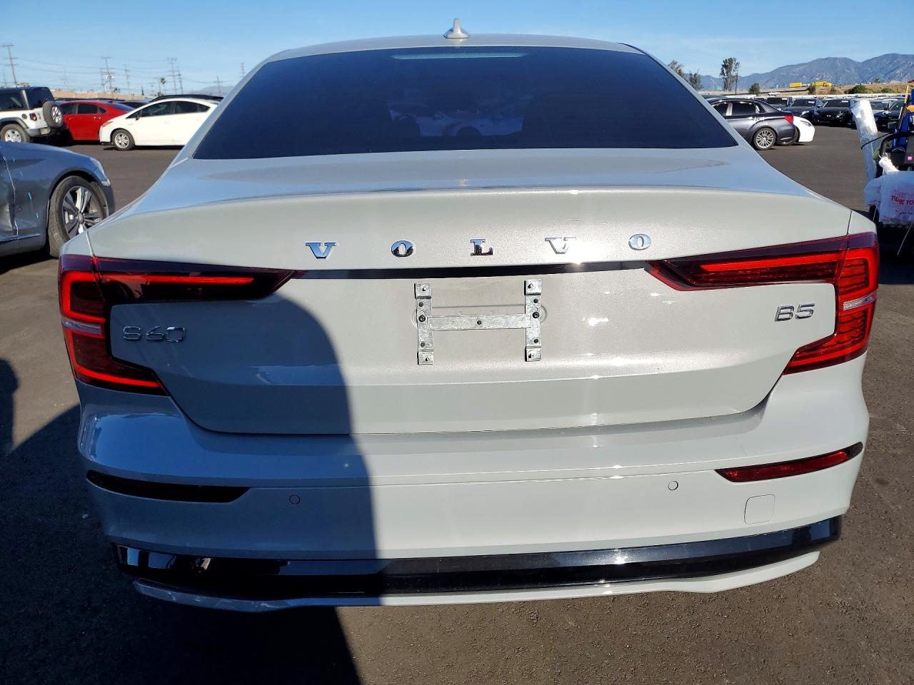 2024 VOLV S60 photo 16