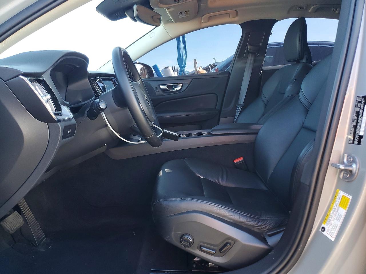 2024 VOLV S60 photo 19
