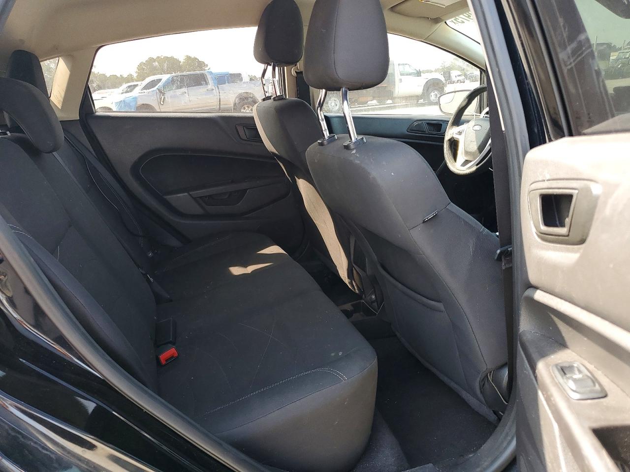 2018 FORD FIESTA SE photo 19