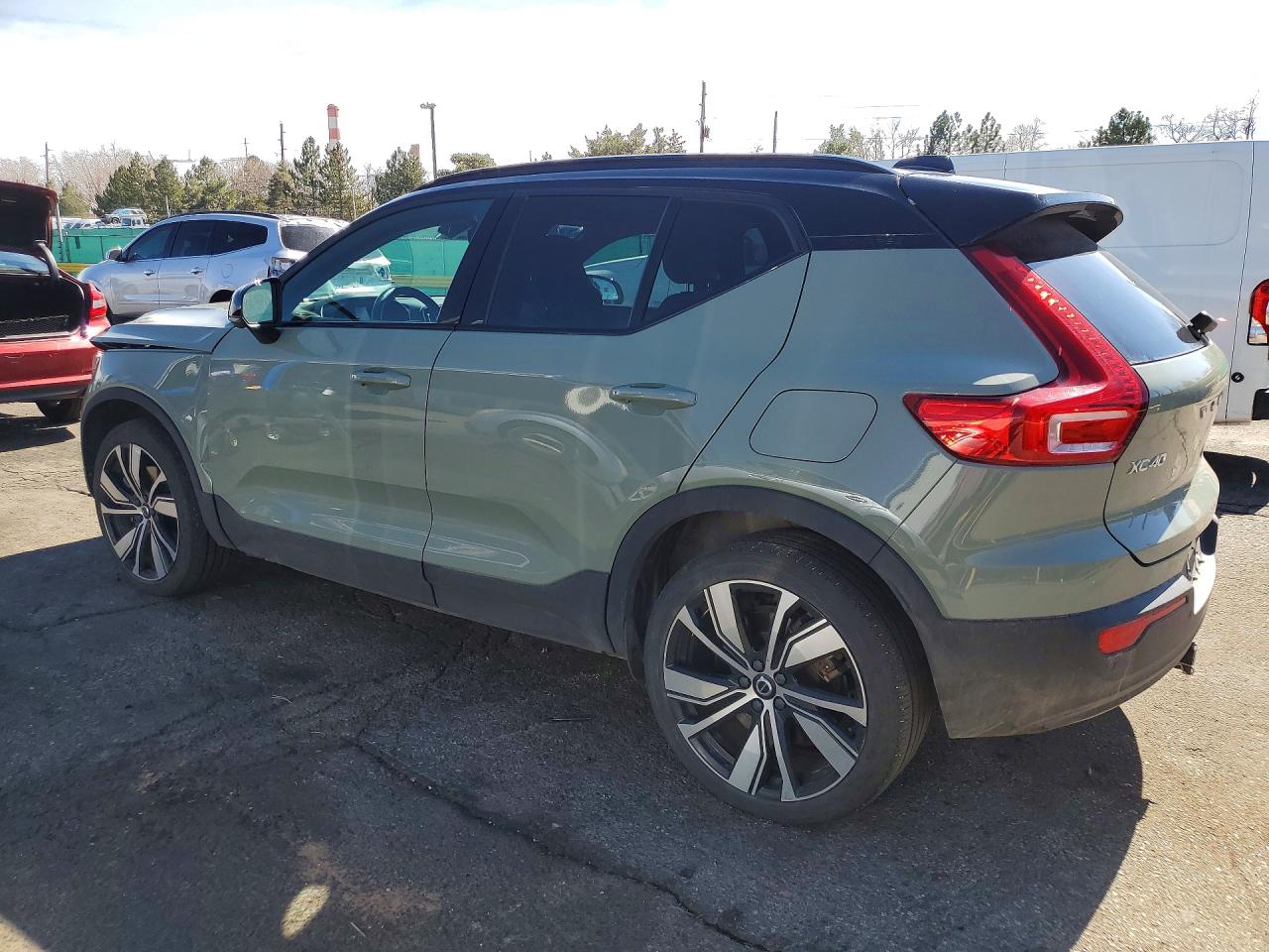 2021 VOLVO XC40 RECHARGE photo 2