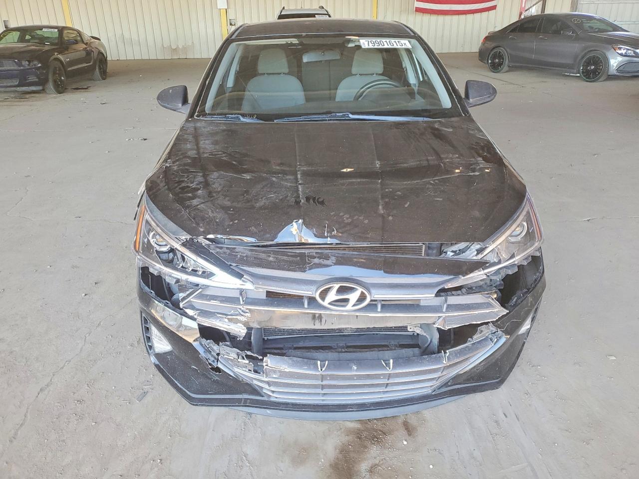 2019 HYUNDAI ELANTRA SE photo 9