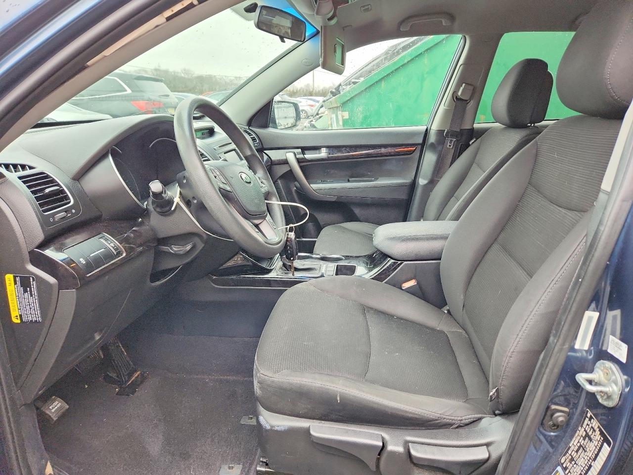 2015 KIA SORENTO LX photo 19