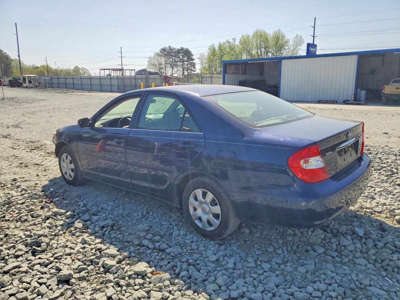 2004 TOYOTA CAMRY LE photo 3