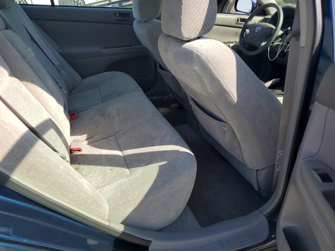2004 TOYOTA CAMRY LE photo 19