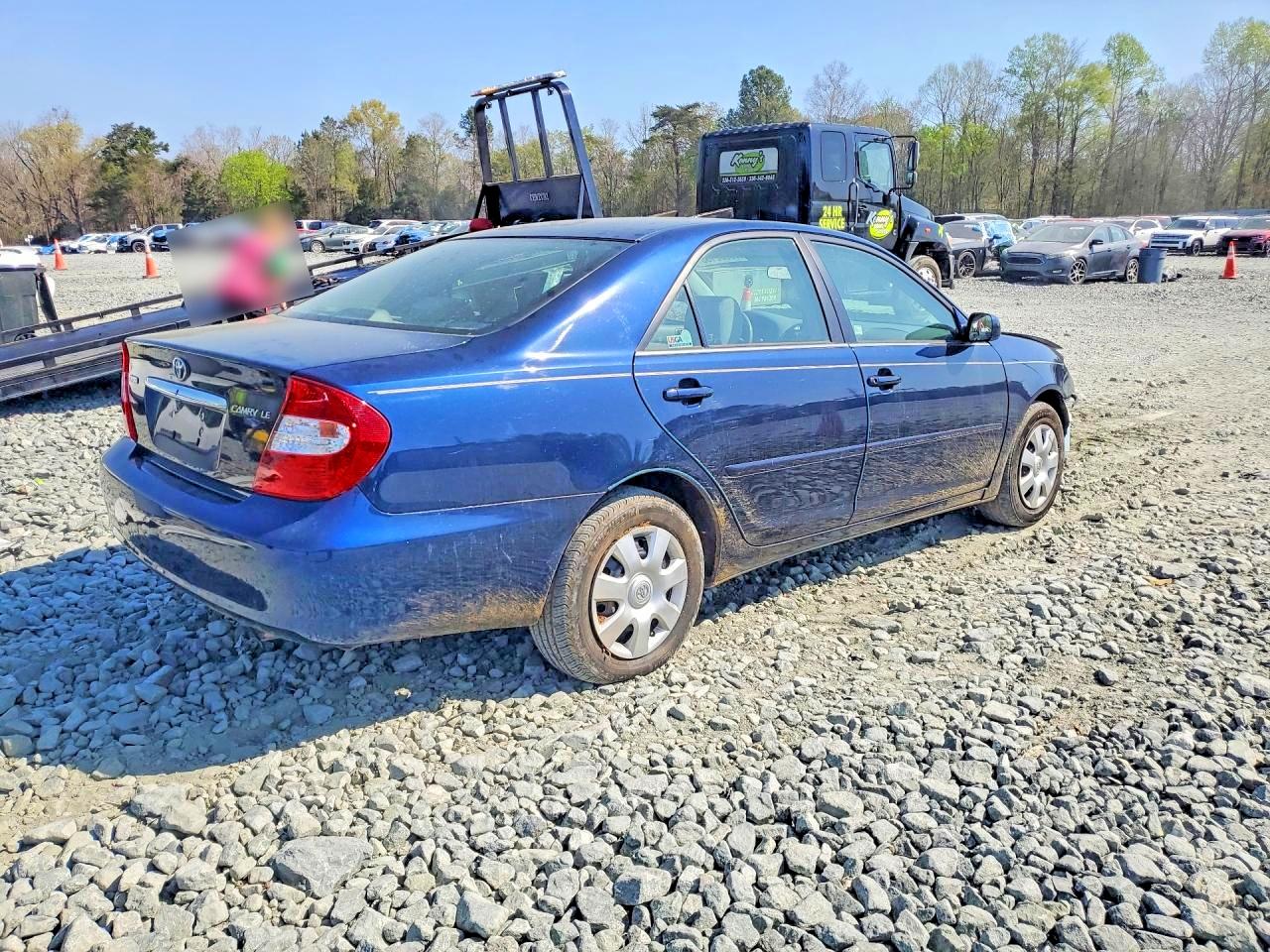 2004 TOYOTA CAMRY LE photo 5