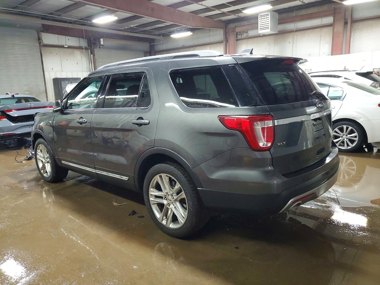 2017 FORD EXPLORER photo 2