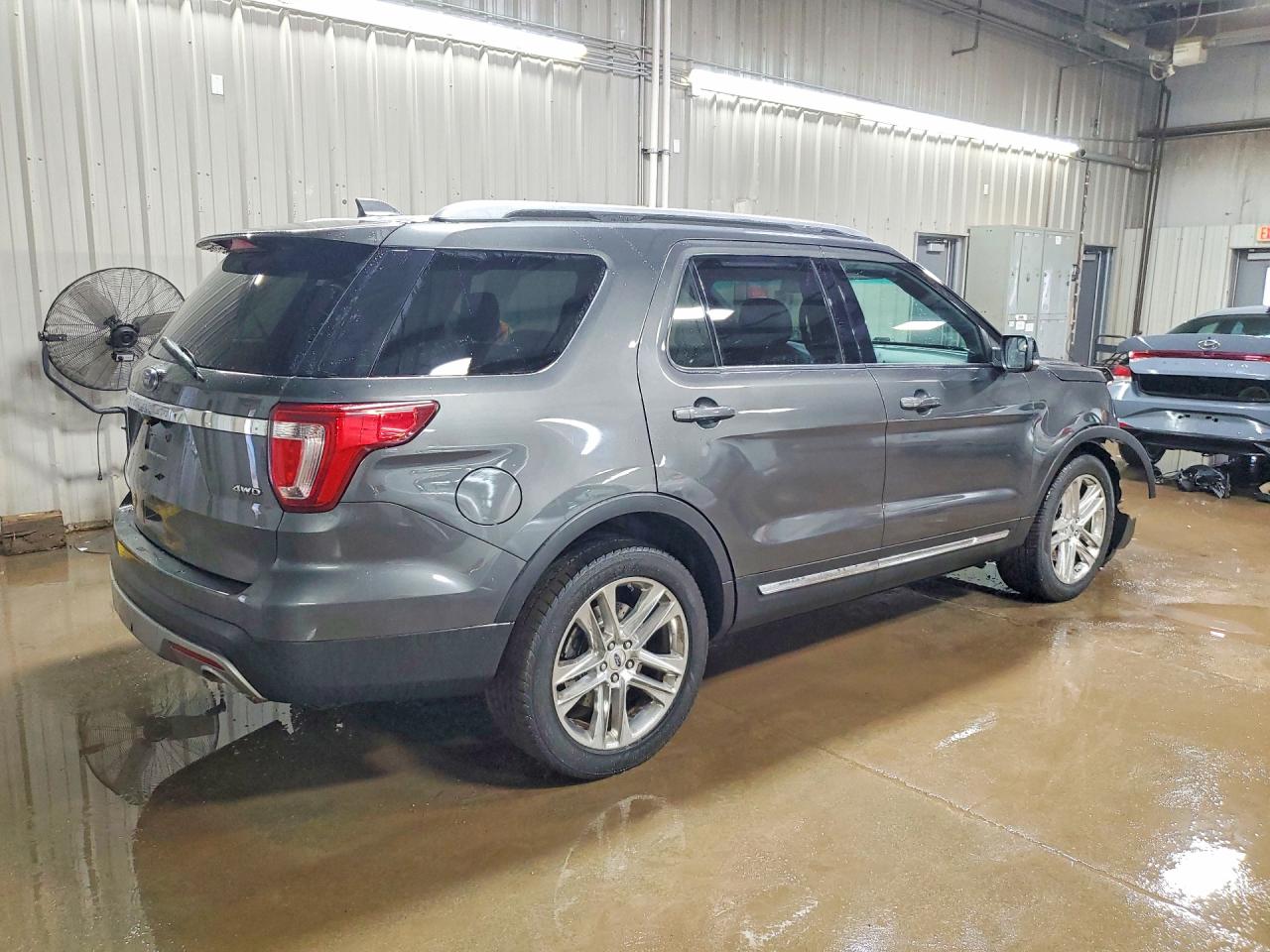 2017 FORD EXPLORER photo 3